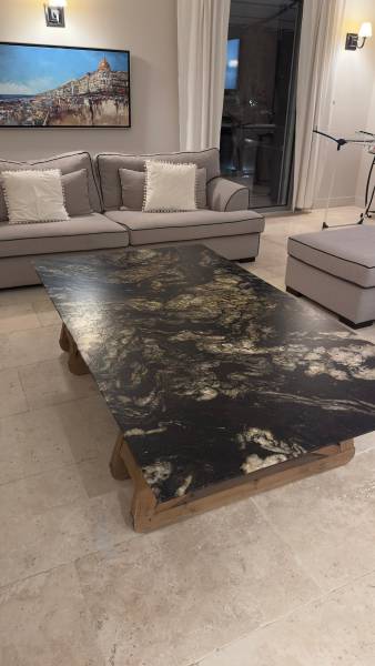 Création artisanale d'une table BASSE EN TITANIUM SATINE EN 30 MM à LE ROURET dans les ALPES MARITIMES